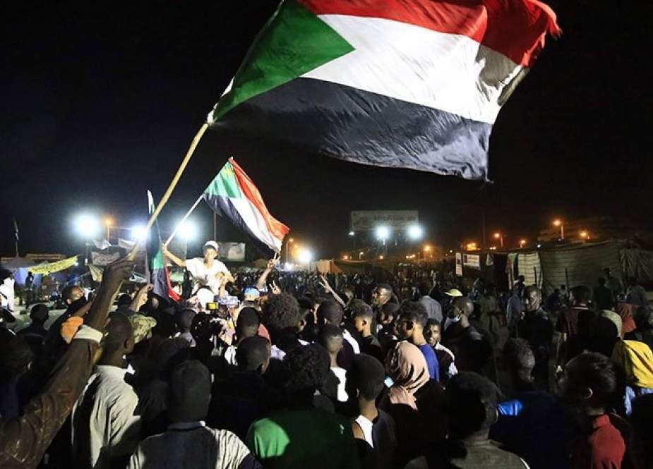 سوڈان، مظاہرین کا فوج سے مذاکرات کرنے اور احتجاج ختم کرنے کا اعلان