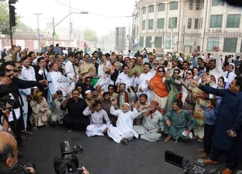 آصف زرداری کی گرفتاری کیخلاف ملتان میں احتجاجی مظاہرہ، حکومت کیخلاف شدید نعرے بازی