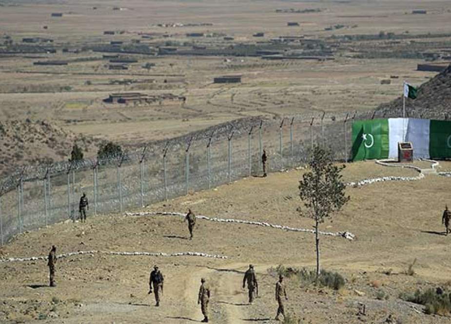پاک فوج کا افغان سرحد پر باڑ لگانے کا کام تیزی سے جاری