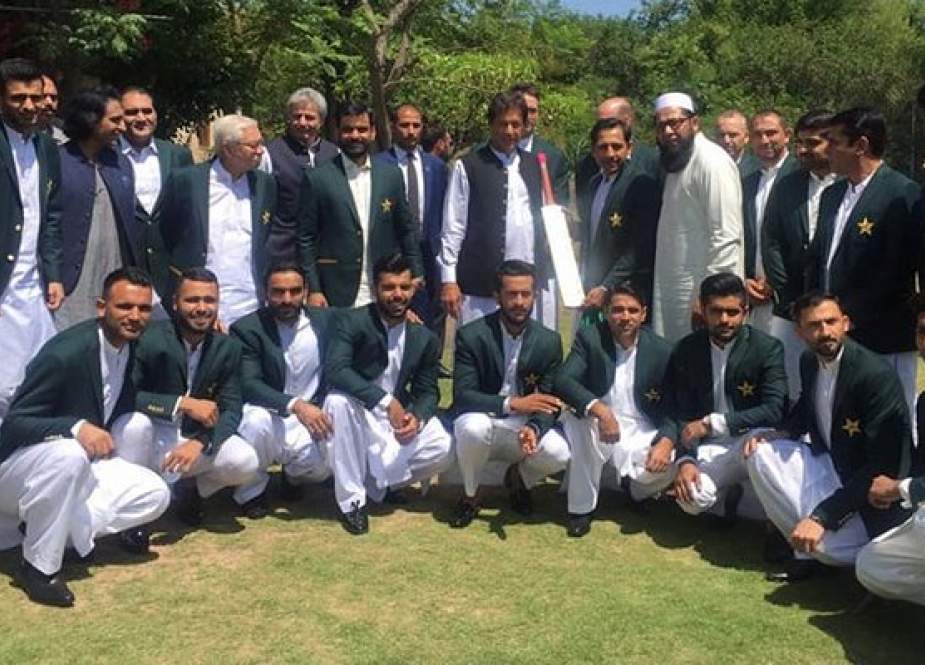 شکست کا خوف بھول کر میچ کی آخری گیند تک لڑیں، عمران خان کا کرکٹ ٹیم کو مشورہ