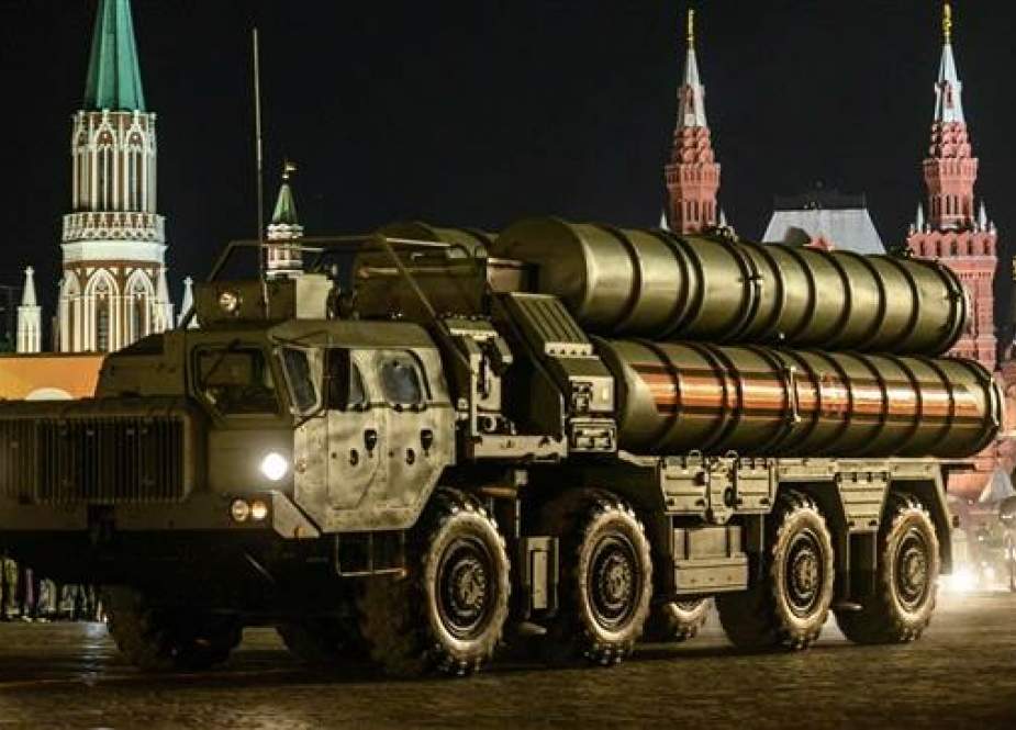 Russian S-400 Triumf surface-to-air missile launchers roll down Red Square in Moscow, on May 4, 2019, during a nighttime rehearsal for the WWII Victory Parade. (Photo by AFP)