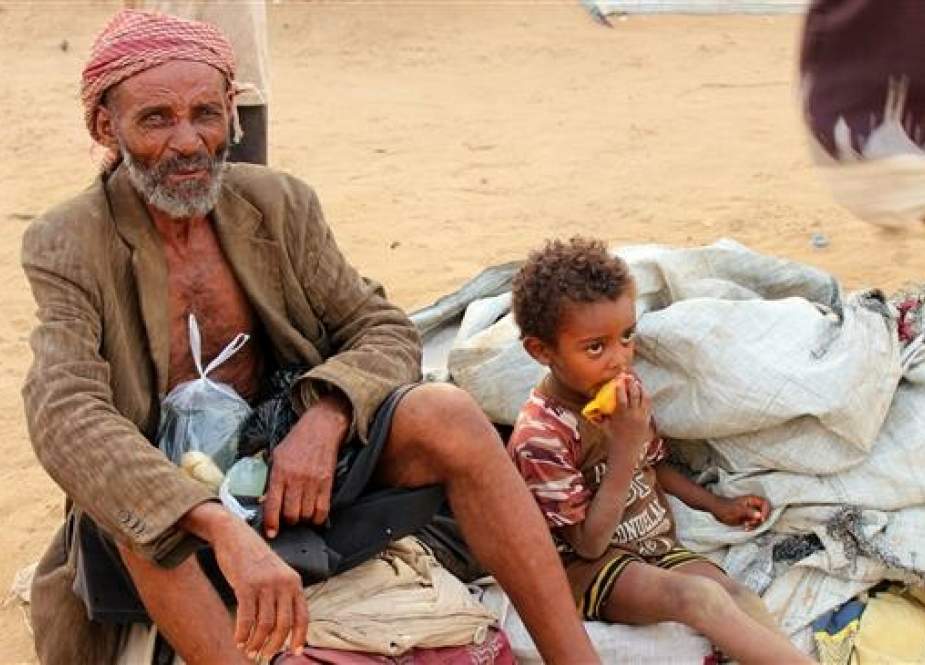 Displaced Yemenis, who fled fighting between Houthi Ansarullah fighters and militiamen loyal to former president Abd Rabbuh Mansur Hadi, are pictured at a makeshift camp in the district of Abs, in Yemen