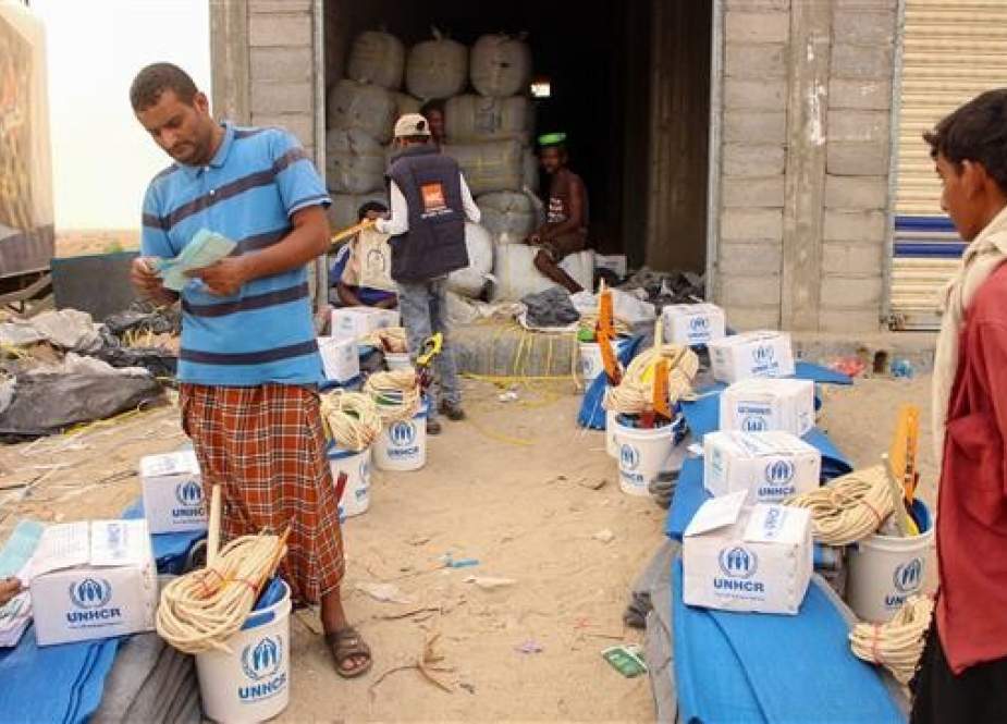 Yemenis displaced from areas near the border with Saudi Arabia receive humanitarian aid given by the Norwegian Refugee Council (NRC) and the UN High Commissioner for Refugees (UNHCR) in the northern province of Hajjah on May 6, 2019. (Photo by AFP)