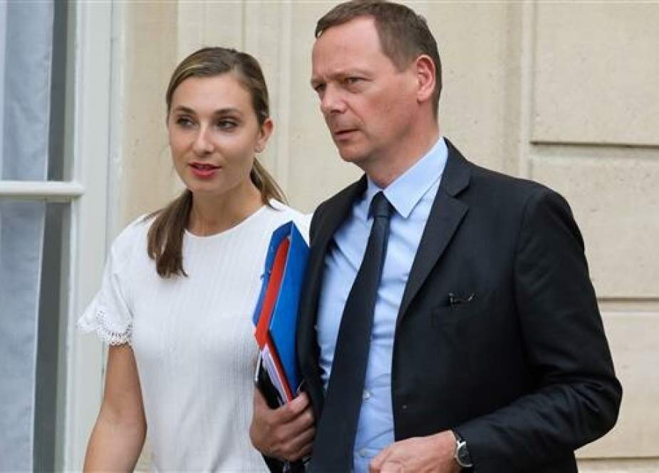 French diplomatic advisor Emmanuel Bonne (R) and presidential press advisor Nathalie Baudon stand in the court of the Elysee Palace in Paris on May 24, 2019. (Photo by AFP)
