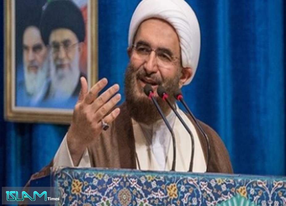 خطيب جمعة طهران: أميركا فشلت سیاسیاً وعسکریاً في مواجهة ايران
