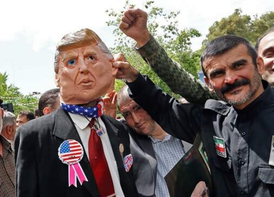 Iranian demonstrators carry an effigy of US President Donald Trump during a rally in the capital Tehran on May 10 2019. (AFP photo)