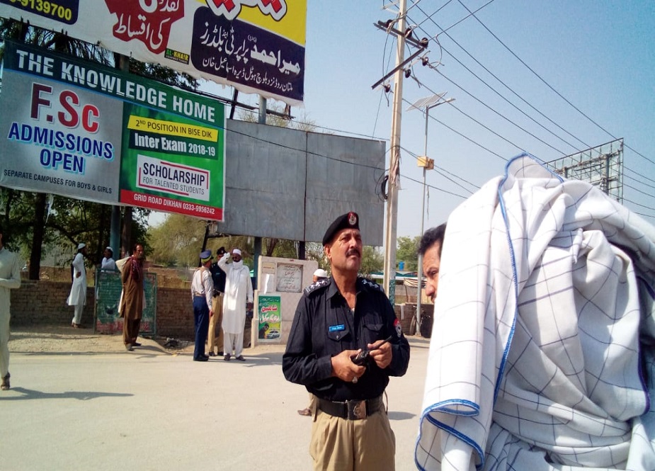 ڈی آئی خان، پولیس کی فائرنگ سے قتل ہونے والے شخص کے لواحقین کا احتجاج