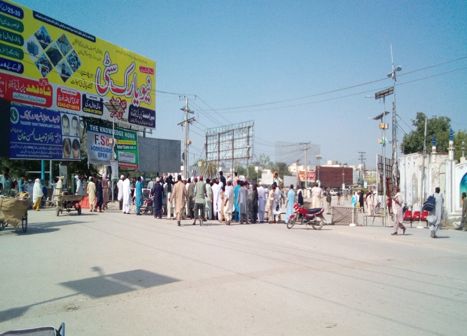 ڈی آئی خان، پولیس کی فائرنگ سے قتل ہونے والے شخص کے لواحقین کا احتجاج