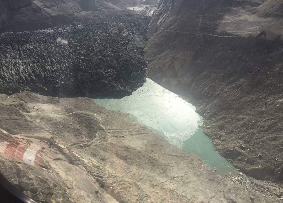 ہنزہ، ششپر گلیشئر سے بننے والی جھیل سے پانی کا اخراج شروع، شاہراہ قراقرم بند