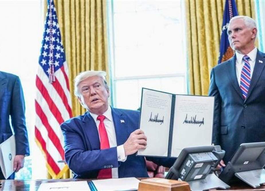 US President Donald Trump signs at the White House on June 24, 2019, fresh sanctions against Iran. (Photo by AFP)