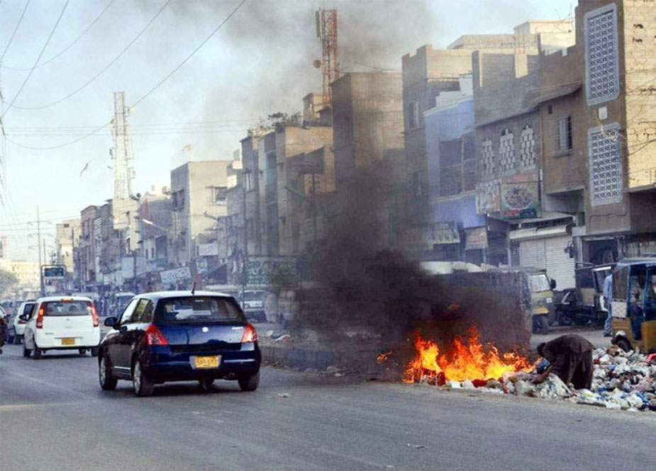 سندھ اور شہری حکومت کا تنازع، کراچی میں کچرا جلانے سے درجہ حرارت بڑھنے لگا