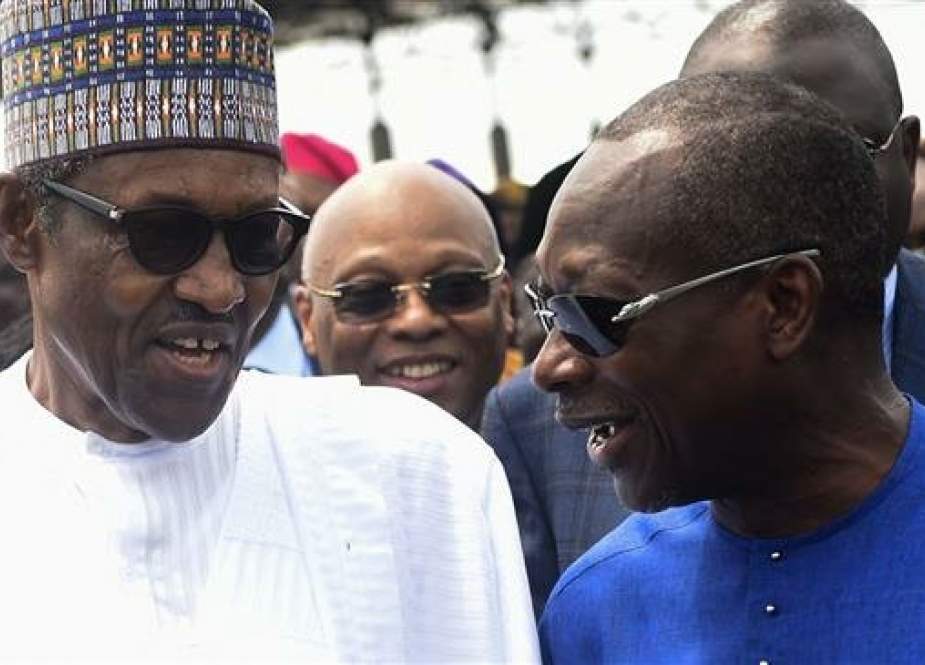 Nigerian President Muhammadu Buhari (L) and his Beninese counterpart Patrice Talon (R) speak next to President of ECOWAS Commission Jean-Claude Brou (C) during an inauguration ceremony in Lagos, Nigeria. (Photo by AFP)
