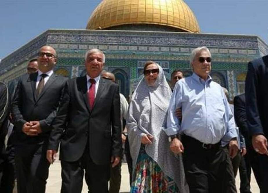 Palestinian Minister of Jerusalem al-Quds Affairs Fadi al-Hadami (second-L) and Chile’s President Sebastian Pinera (second-R) are seen on a tour of al-Aqsa Mosque Compound in the Old City of East Jerusalem al-Quds, on June 25, 2019.