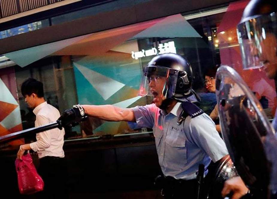 ہانگ کانگ، حکومت مخالف مظاہرین پر پولیس کا لاٹھی چارج