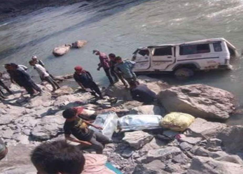 کوہستان، جیپ کھائی میں گرنے سے خواتین اور بچوں سمیت 8 افراد جاں بحق