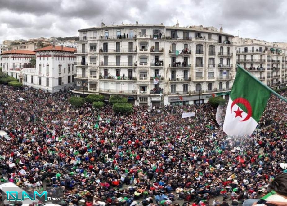 استمرار الإحتجاجات في الجزائر للجمعة 21