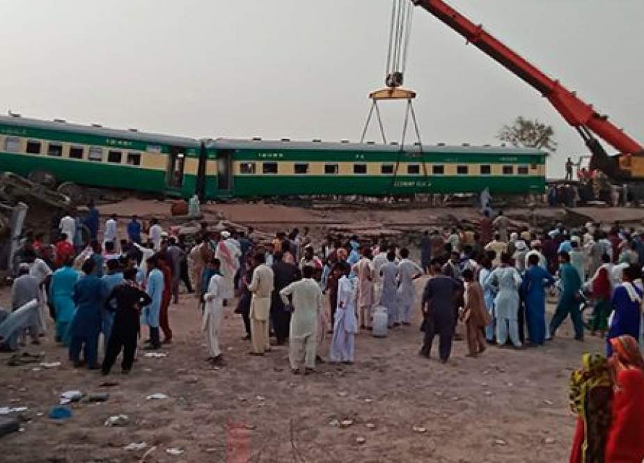 صادق آباد ٹرین حادثہ، مرنے والوں کی تعداد 25 ہوگئی