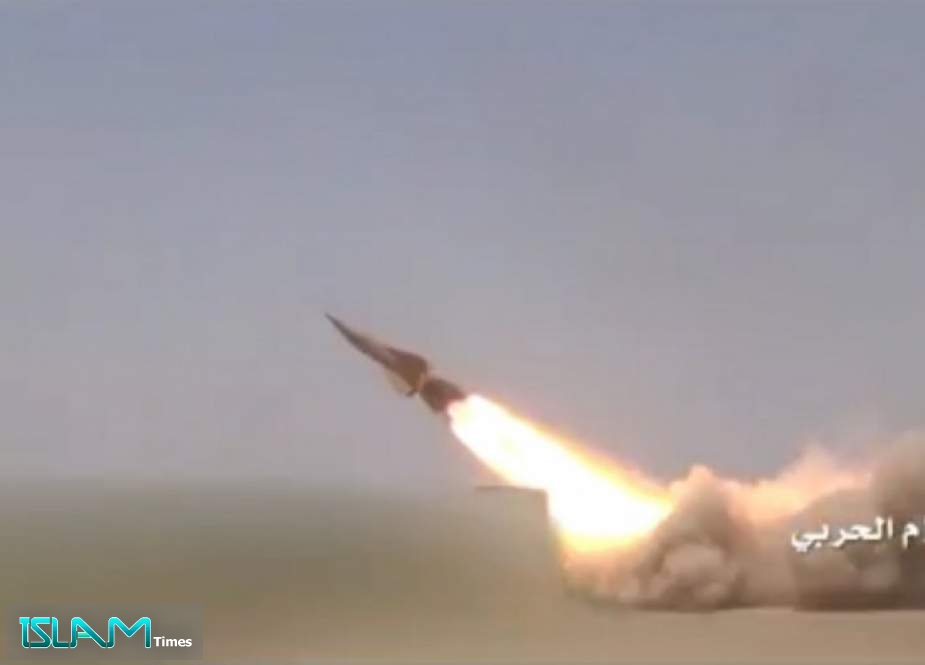 القوات اليمنية تدك مرتزقة العدوان بصاروخ 