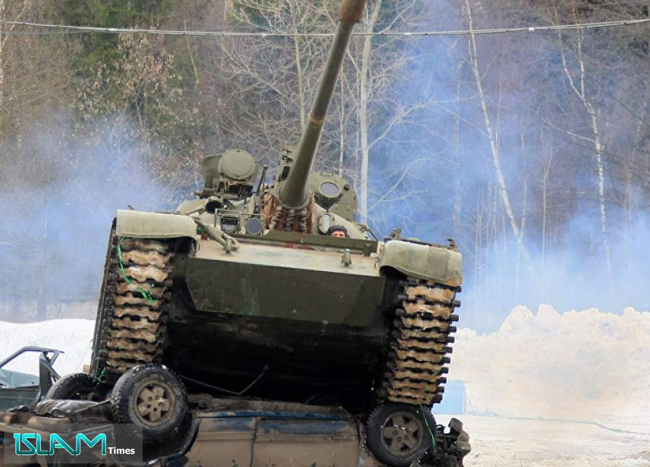 مشهد غريب في سوريا: تجهيز سيارة ‘أورال’ بمدفع دبابة