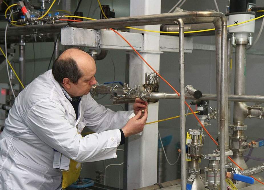 In this AFP file photo taken on January 20, 2014, an unidentified International Atomic Energy Agency (IAEA) inspector disconnects the connections between the twin cascades for 20 percent uranium production at nuclear power plant of Natanz, some 300 kilometres south of Tehran.