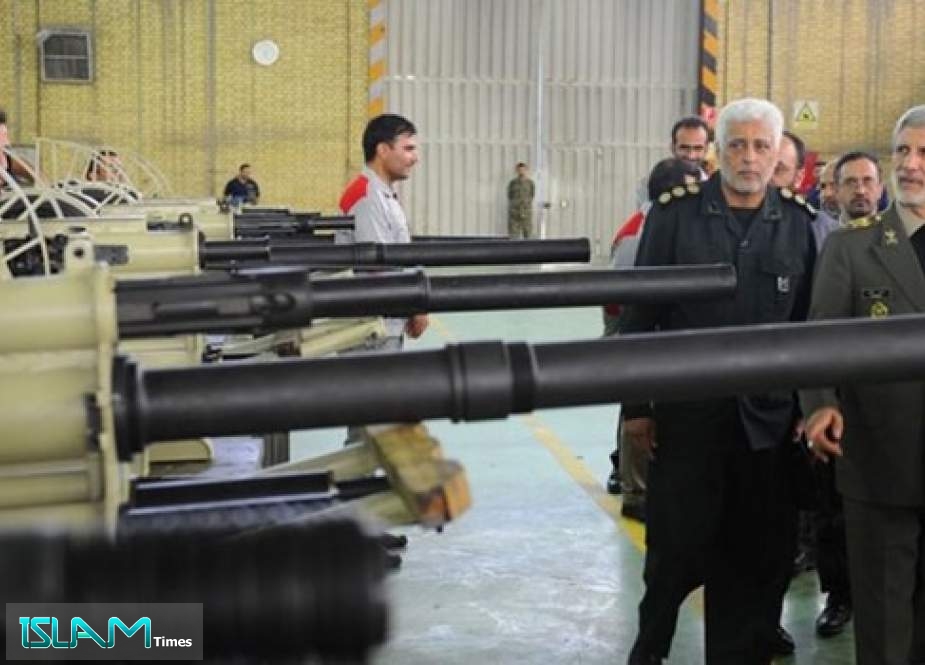 وزير الدفاع الايراني يتفقد خطوط انتاج مدافع هاون ‘‘ميثاق‘‘ وهويتزر