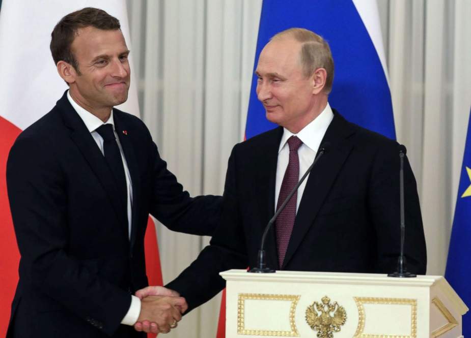 This file picture shows French President Emmanuel Macron (L) and his Russian counterpart Vladimir Putin