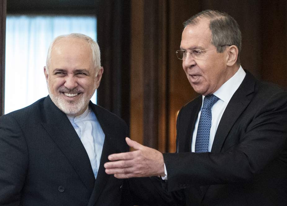 Russian Foreign Minister Sergei Lavrov welcomes his Iranian counterpart Mohammad Javad Zarif during a meeting in Moscow on May 8, 2019.