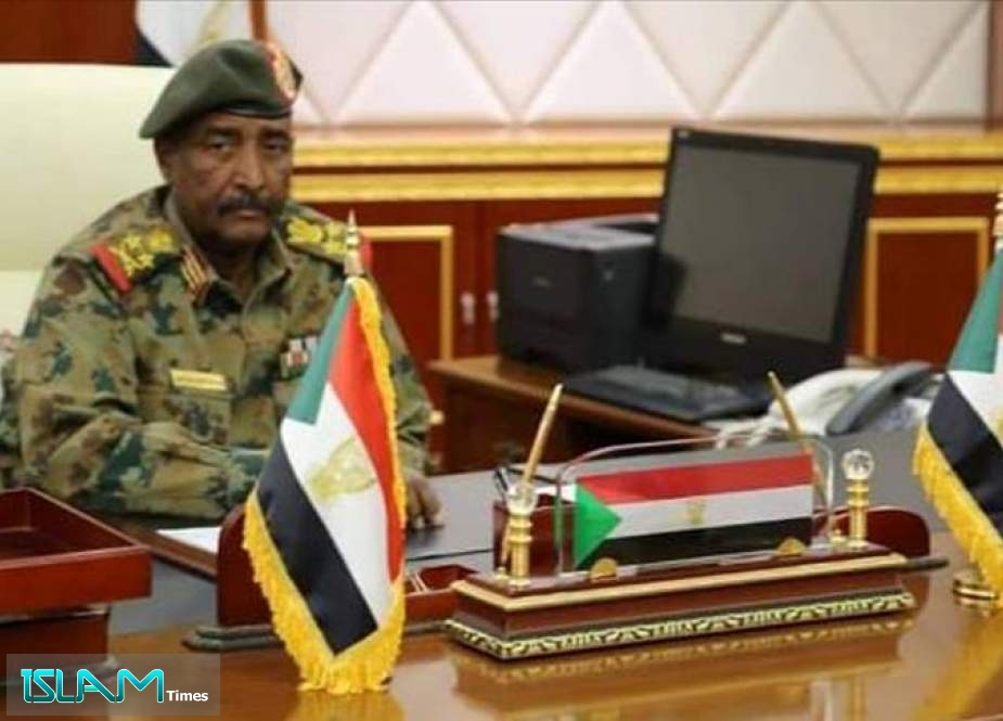 رئيس المجلس العسكري في السودان: لن نسلم البشير للجنائية الدولية