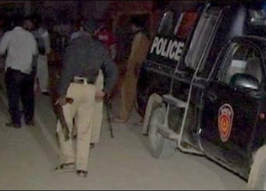 کراچی، کلفٹن پولیس کی کارروائی، 3 لڑکیوں سمیت 8 ملزمان گرفتار