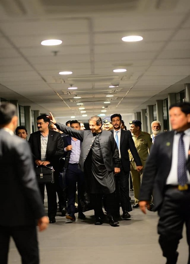 اسلام آباد، وزیراعظم عمران کے دورہ امریکہ سے وطن واپسی پر ایئرپورٹ پر استقبال کی تصاویر