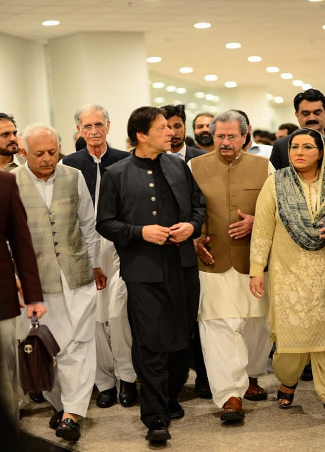اسلام آباد، وزیراعظم عمران کے دورہ امریکہ سے وطن واپسی پر ایئرپورٹ پر استقبال کی تصاویر