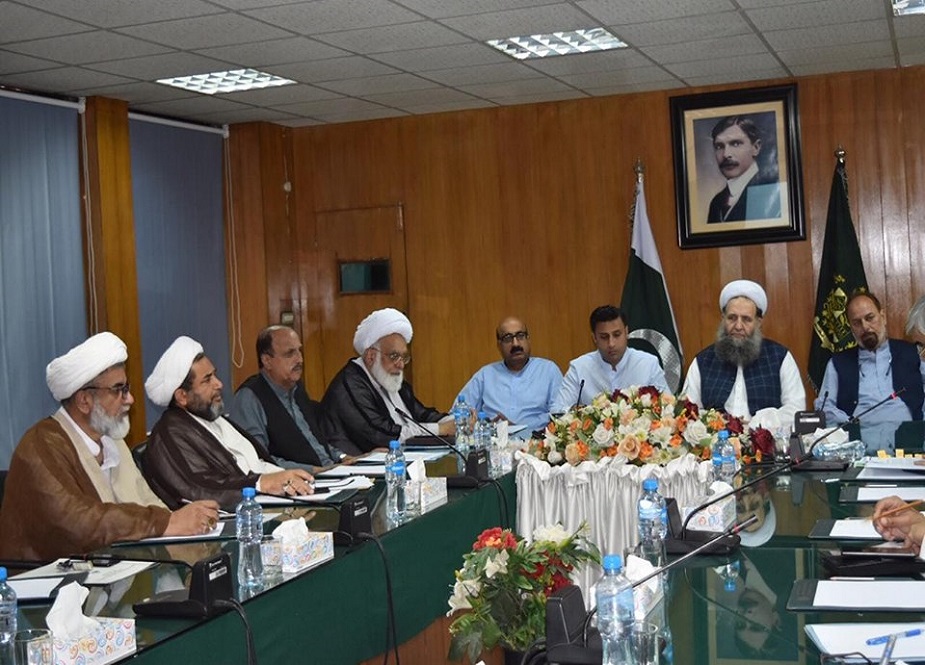 اسلام آباد، وزارت مذہبی امور میں زیارت پالیسی کے متعلق شیعہ علماء سے وزراء کی میٹنگ کی تصاویر