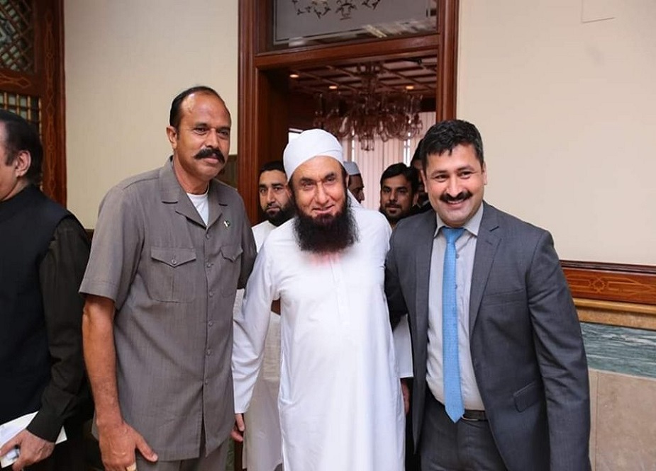 وزیراعظم ہاوس میں وفد سمیت مولانا طارق جیمل کی عمران خان سے ملاقات کی تصاویر