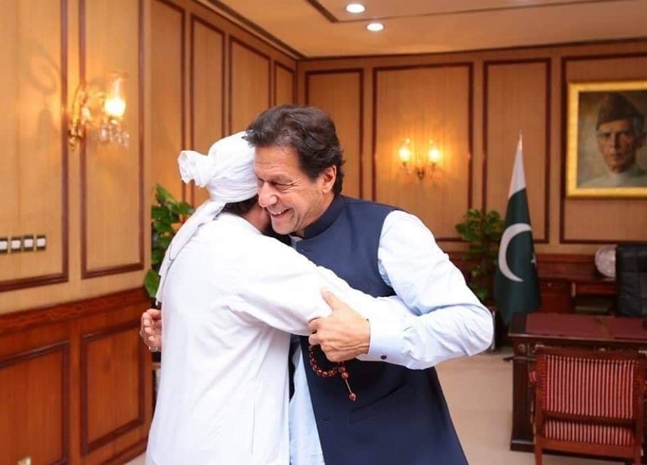 وزیراعظم ہاوس میں وفد سمیت مولانا طارق جیمل کی عمران خان سے ملاقات کی تصاویر
