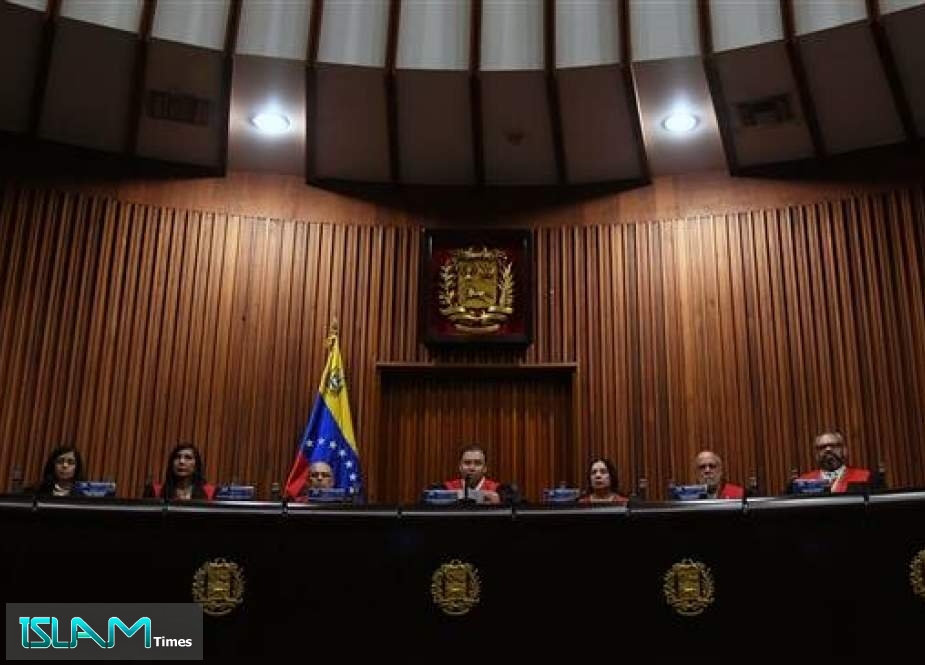 Magistrate Juan Jose Mendoza (C), second vice president of the Supreme Court of Justice and president of the Constitutional Court reads a statement in which they reject the return to the Inter-American Treaty of Reciprocal Assistance (TIAR) recently approved by the National Assembly led by Venezuelan opposition leader and self-proclaimed interim president Juan Guaido, in Caracas, Venezuela on July 26, 2019.