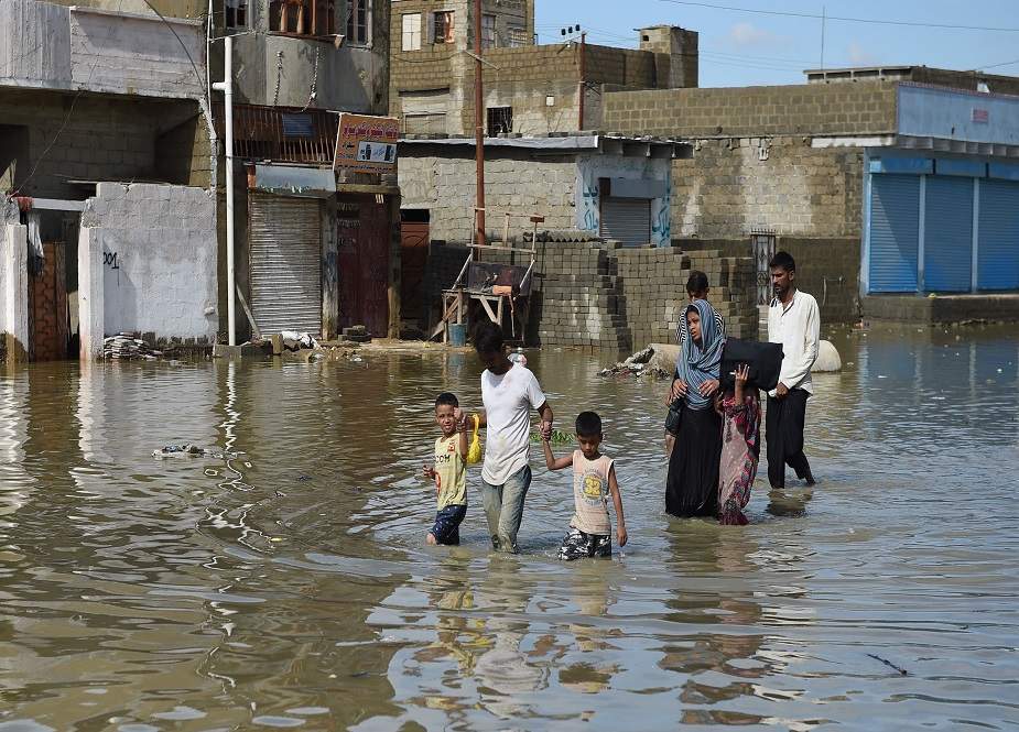 کراچی میں تھڈو ڈیم کے پشتے ٹوٹنے سے سیلابی ریلا شہر میں داخل