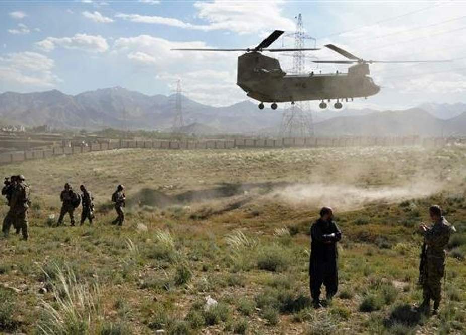 US military Chinook helicopter lands.jpg