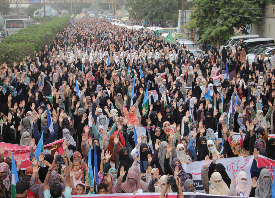 مظلوم نہتے کشمیریوں پر بھارتی جارحیت کیخلاف جماعت اسلامی خواتین کا کراچی میں احتجاجی مظاہرہ