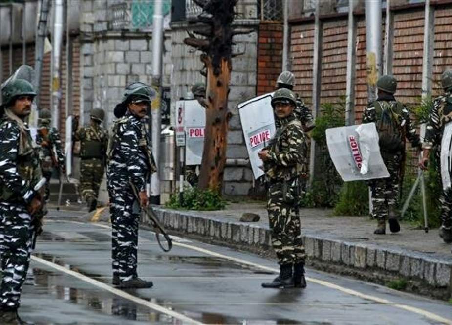 Indian forces patrol during lockdown in Srinagar, Kashmir.jpg