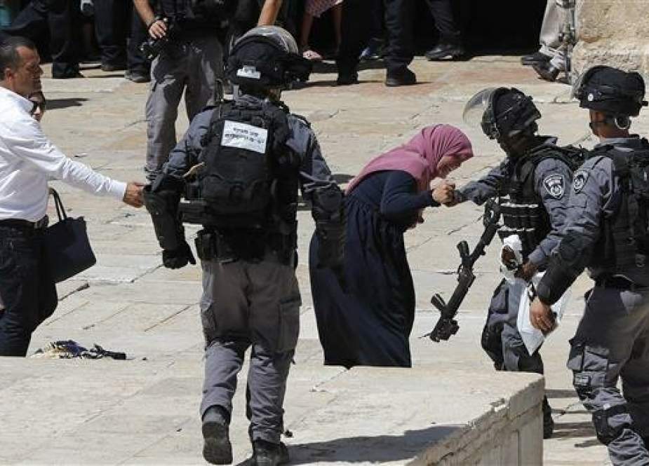 Israeli police scuffles with a Palestinian Muslim woman during clashes at the al-Aqsa Mosque compound.jpg