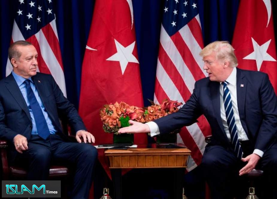 US President Donald Trump (R) and Turkish President Recep Tayyip Erdogan