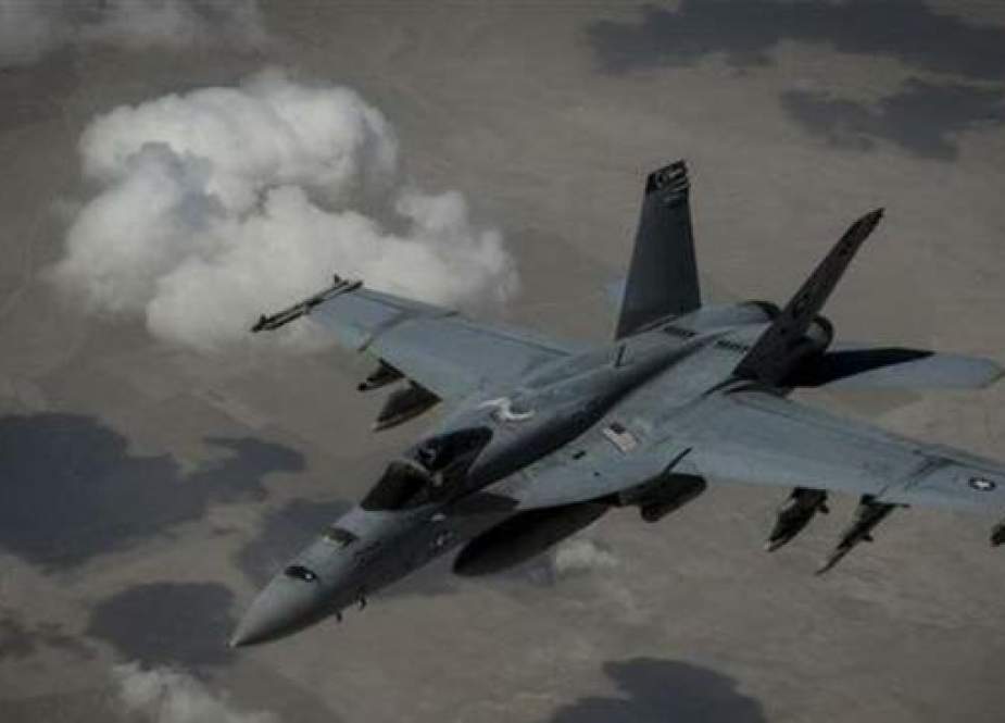 US Navy FA-18E Super Hornet flies over Iraq.jpg