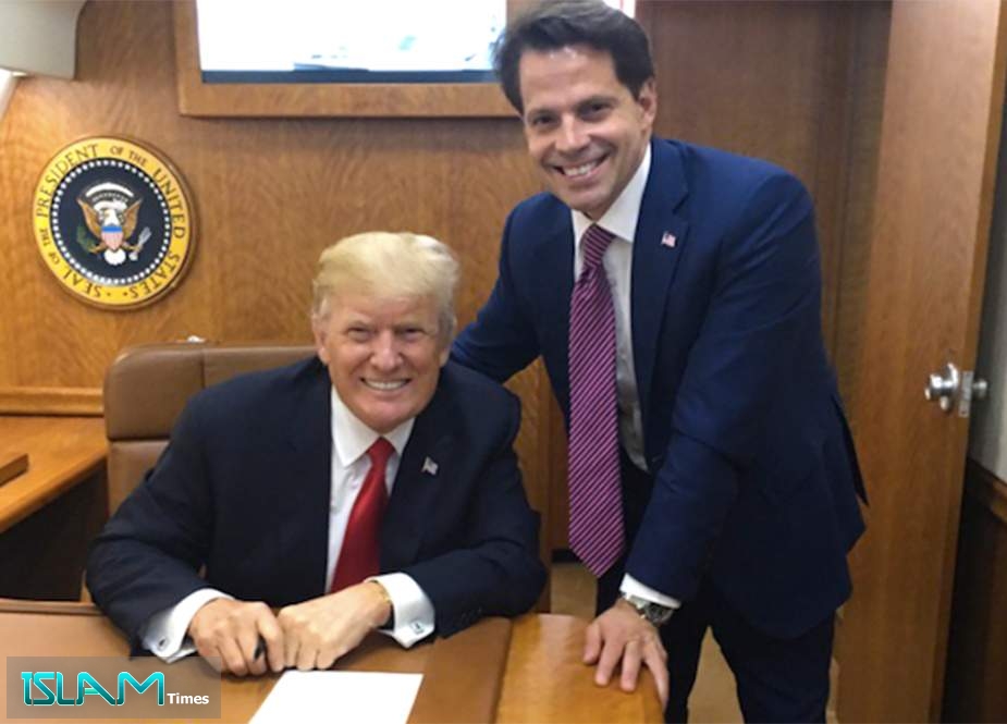 US President Donald Trump (L) and former White House Communications Director Anthony Scaramucci
