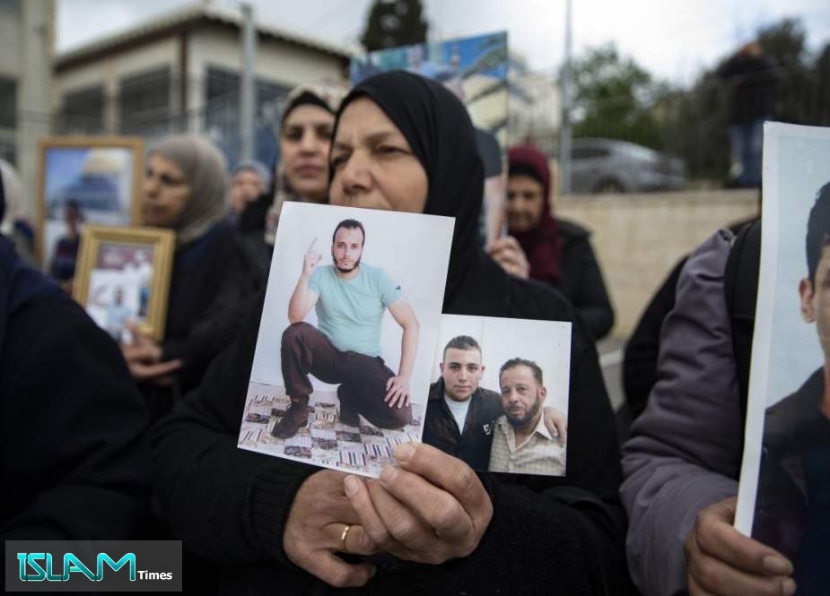 Eight Palestinian administrative detainees on hunger strike in Israeli jails