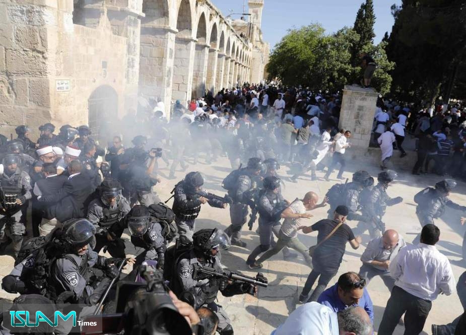 Palestinians run for cover from sound grenades fired by Israeli forces at the al-Aqsa Mosque compound in the Old City of Jerusalem al-Quds