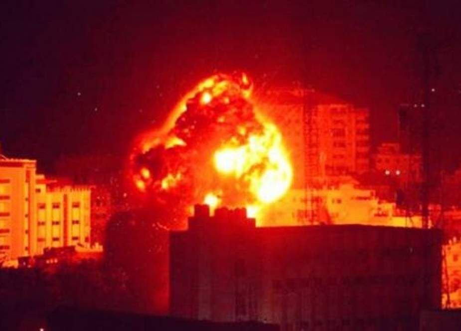 Explosion during clashes between Israeli military and the Palestinian resistance movement Hamas.jpg