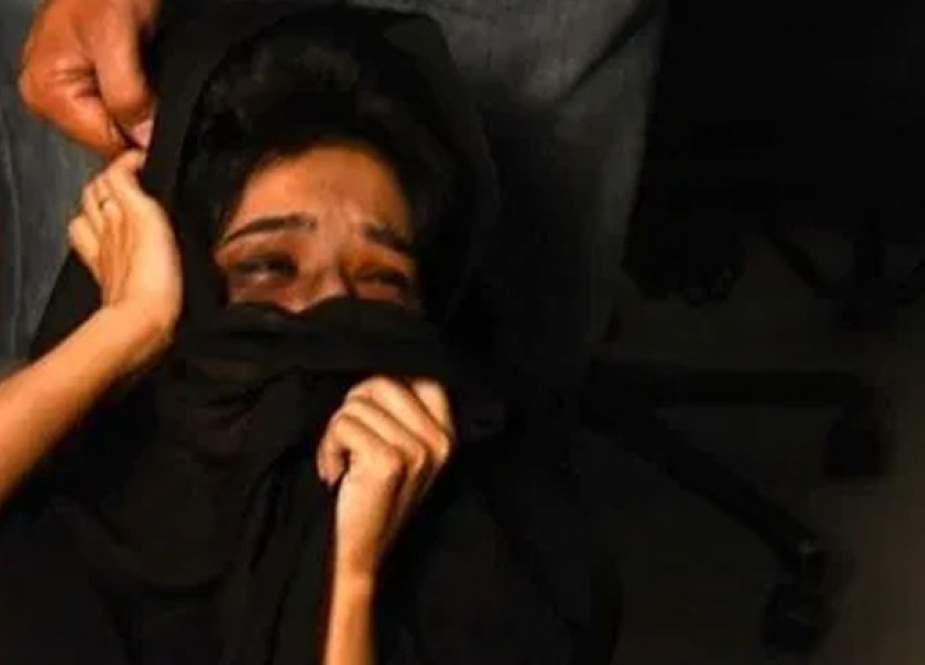 پنجاب پولیس کی غنڈہ گردی، خاتون پر مبینہ تشدد، سر کے بال کاٹ دیئے