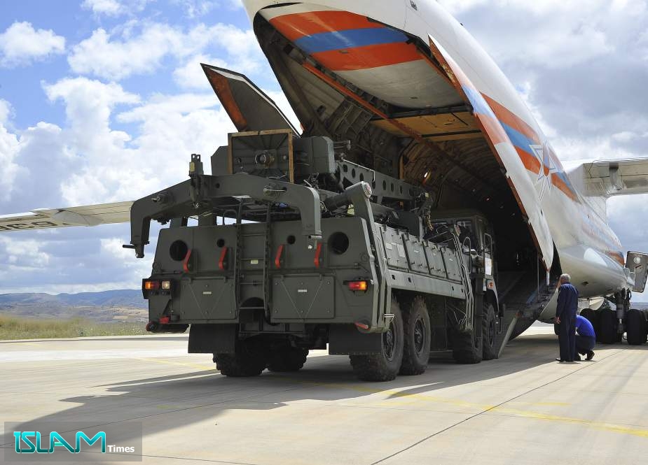 Turkish Defense Ministry shows a Russian military cargo plane, carrying S-400 missile defense system from Russia.