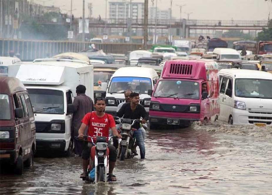 کراچی میں دوسرے روز بھی بارش کا سلسلہ جاری، نظام زندگی درہم برہم