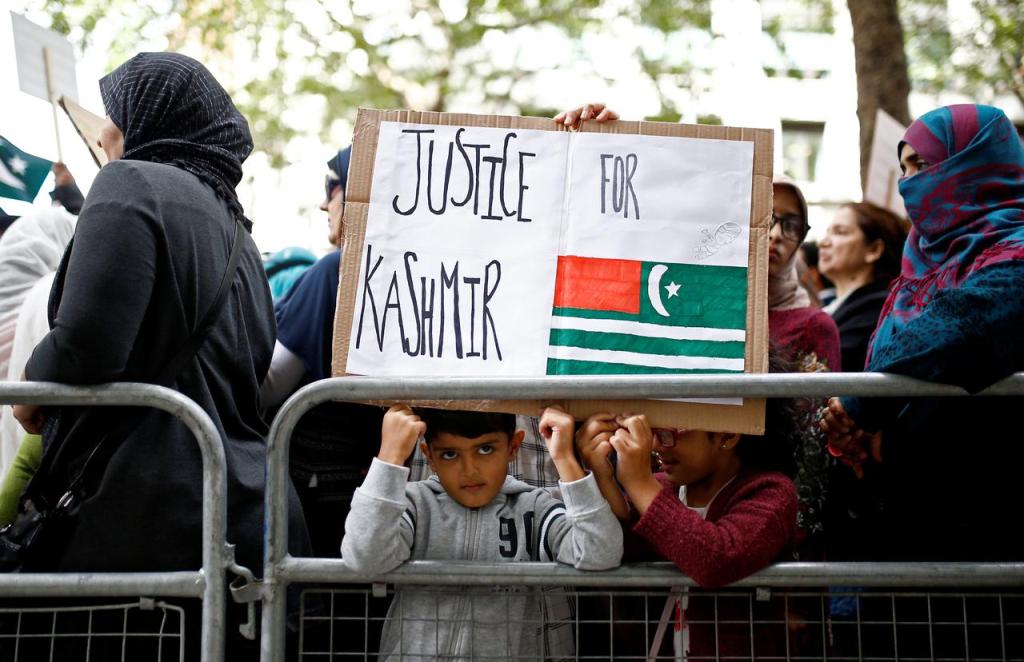 لندن، بھارتی ہائی کمیشن کے سامنے احتجاج